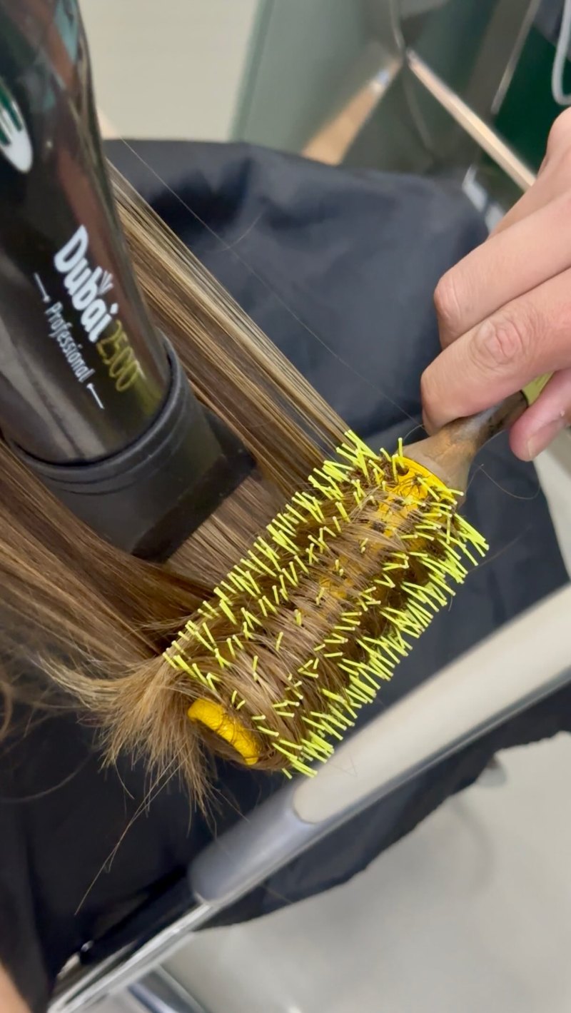 Liber Hair & Esthetic - escova